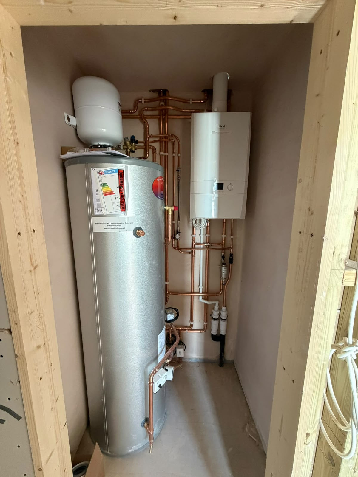 Hot water cylinder and boiler with precise copper pipework